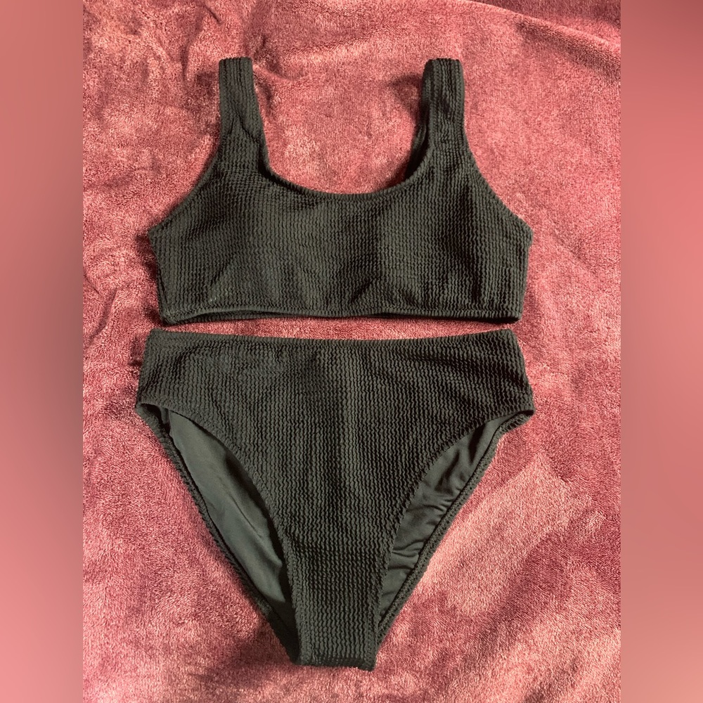 Black Textured Scoop Neck Bikini Set - Women